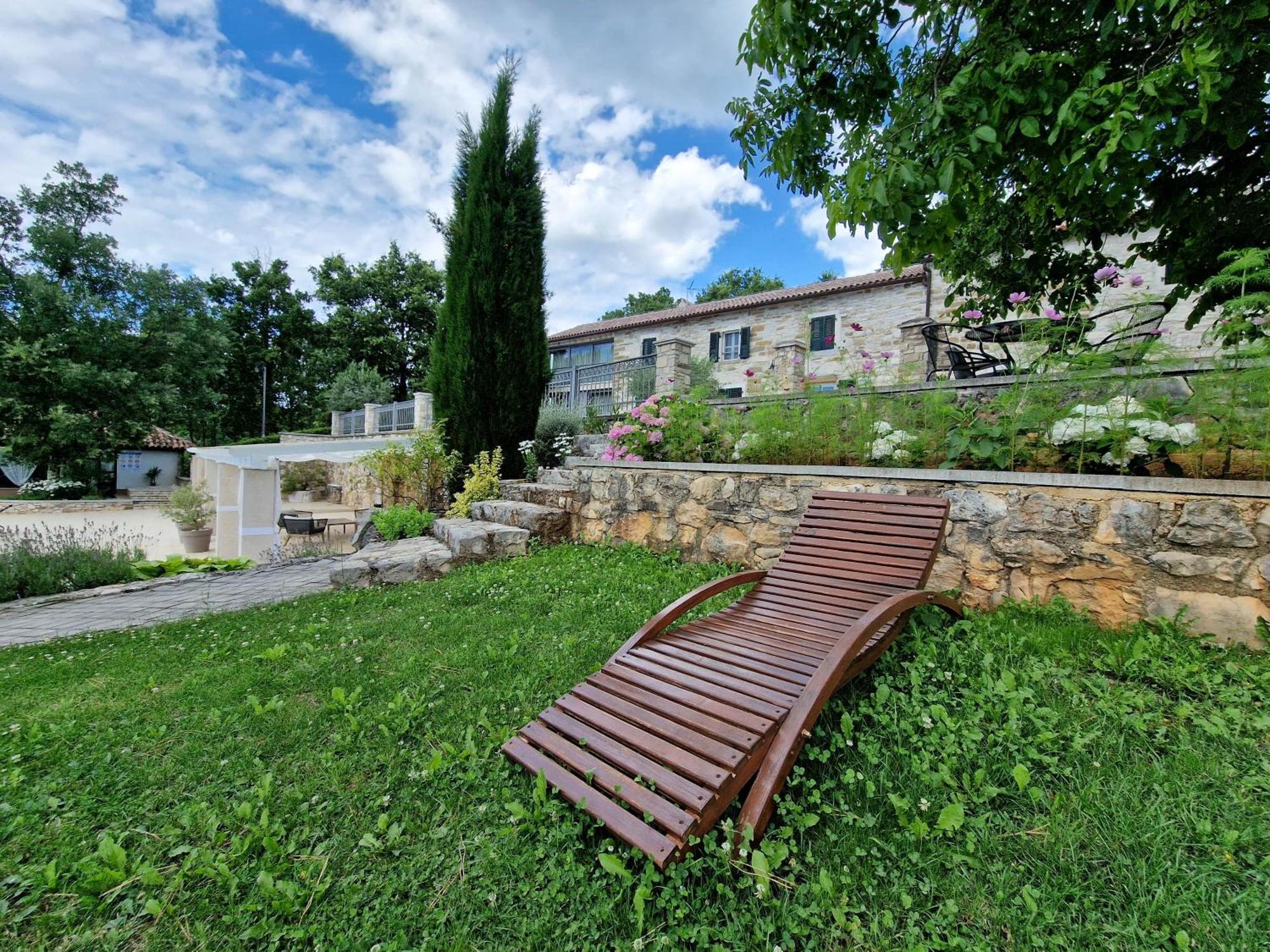 Stancija Ruseti Bed and Breakfast Oprtalj Exteriör bild