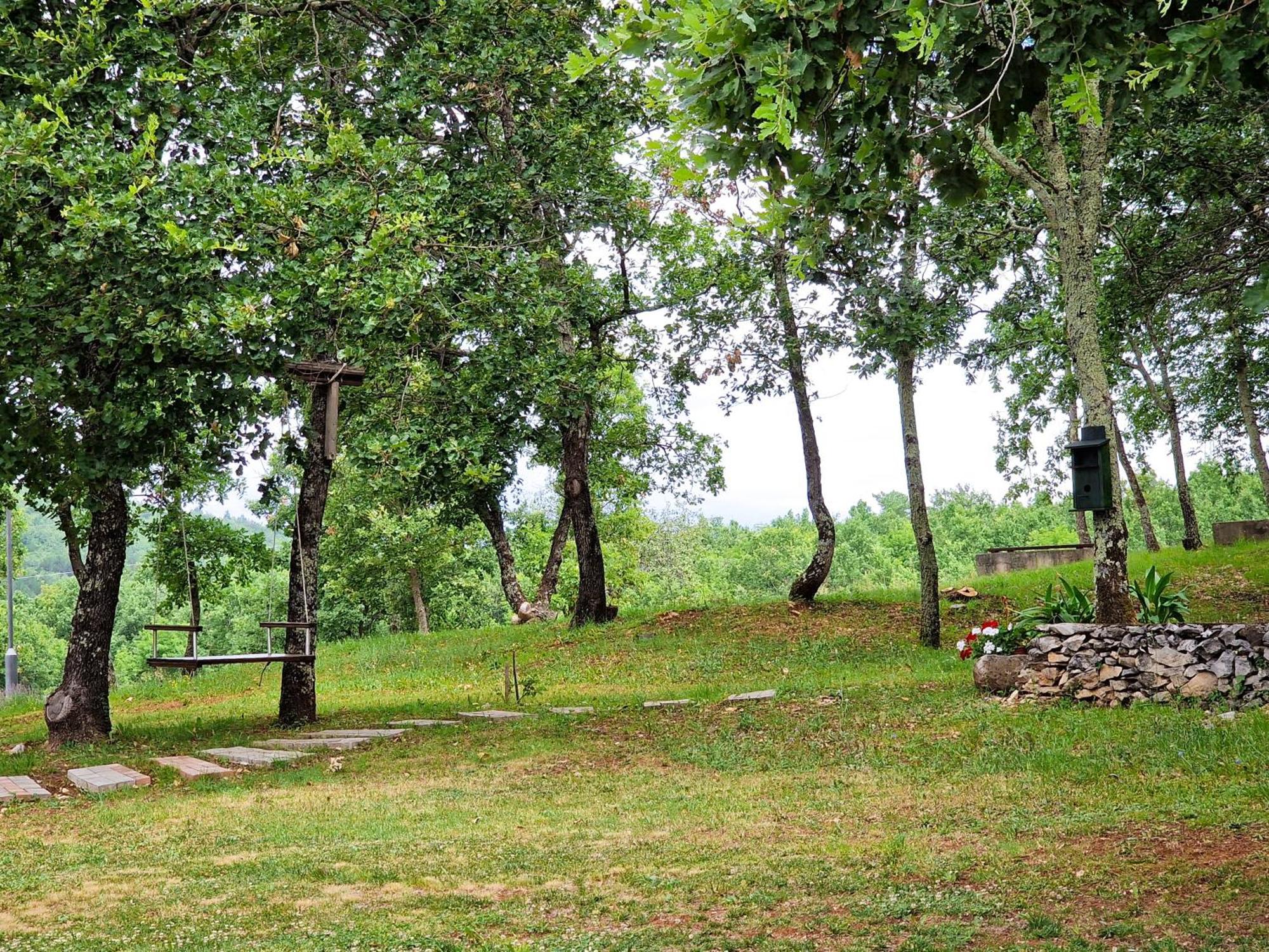 Stancija Ruseti Bed and Breakfast Oprtalj Exteriör bild