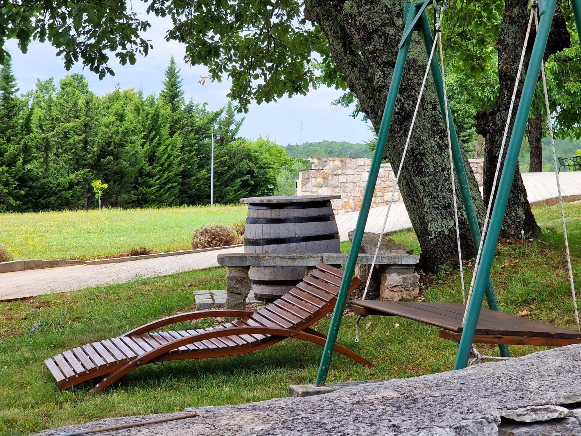 Stancija Ruseti Bed and Breakfast Oprtalj Exteriör bild